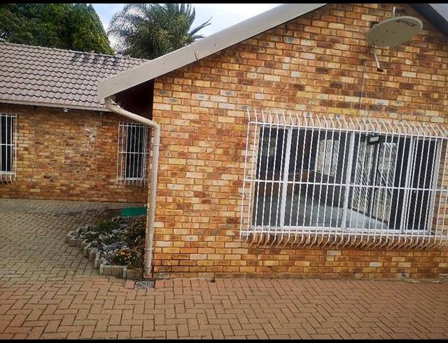 2 BEDROOM PROPERTY TO RENT IN BIRCH ACRES